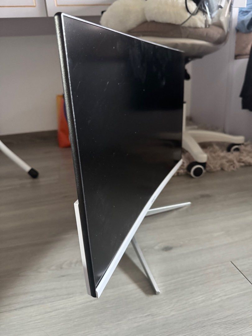 OHHO LED Monitor (Category: Desktops) located in Singapore. Submitted by expiredblueberry (Listing ID 1376328450, Image 2). Description: OHHO Led Monitor 165HZ (24 inch) slightly curved monitor, used for gaming, selling because upgrading still working, 8/10 condition comes with charger only.