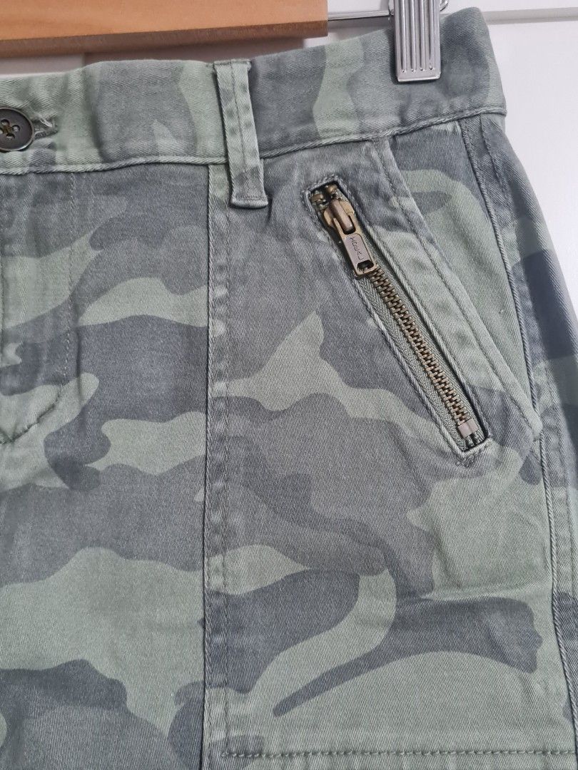 Old navy skirt (Category: Skirts) located in Las Pinas. Submitted by thegentlethread (Listing ID 1376418273, Image 3). Description: size 4 on tag (S) 16 1/2 inch length no stretch 14 inch waist laid flat gcash or bpi online only no when worn, hindi na kasya.