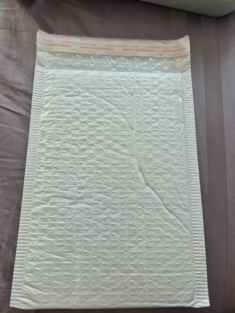 Padded bubble envelope (Category: Stationery & School Supplies) located in Singapore. Submitted by sawadii (Listing ID 1376223333, Image 2). Description: 24x16.5cm 21 pcs self collect or add $8 for delivery pm or contact 9859 0700.