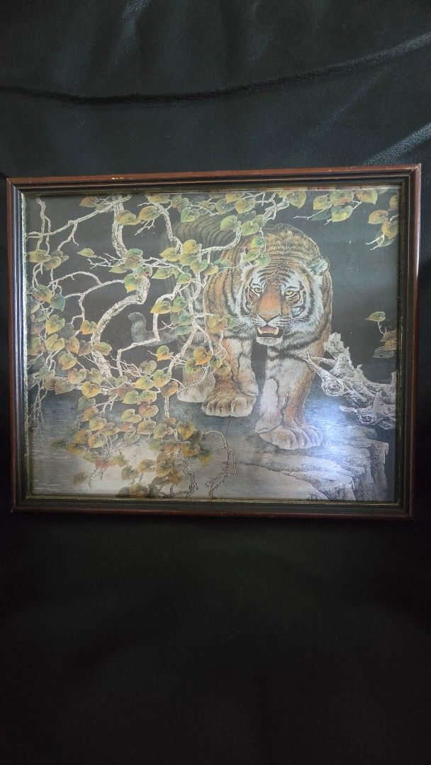 Pajangan gambar harimau (Kategori: Pajangan Antik) berada di Batam. Dikirim oleh sudarsoshop (ID iklan 1376301979, Gambar 1). Deskripsi: pxl : 32x 27 xm.