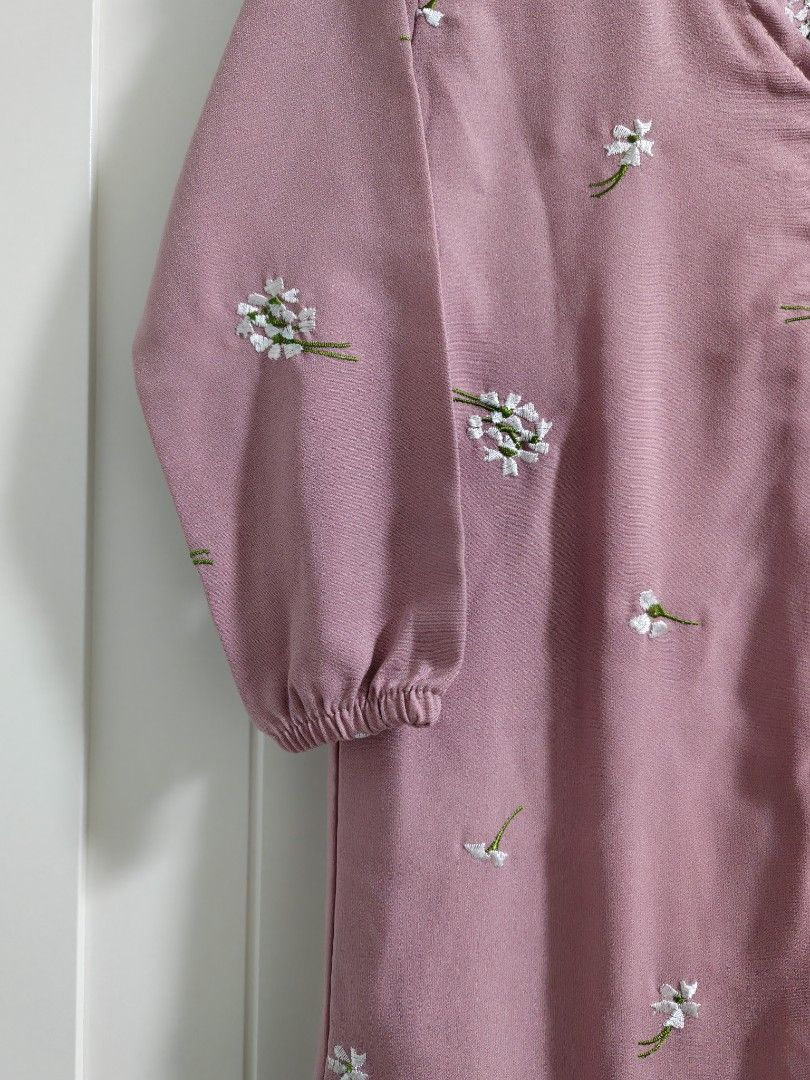 Pink Longdress (Category: Babies & Kids Fashion) located in Singapore. Submitted by purrretty (Listing ID 1376334706, Image 2). Description: 2 available sizes 4 & 6 take both for $30 matching mummy dress available too - $20 DM for more.