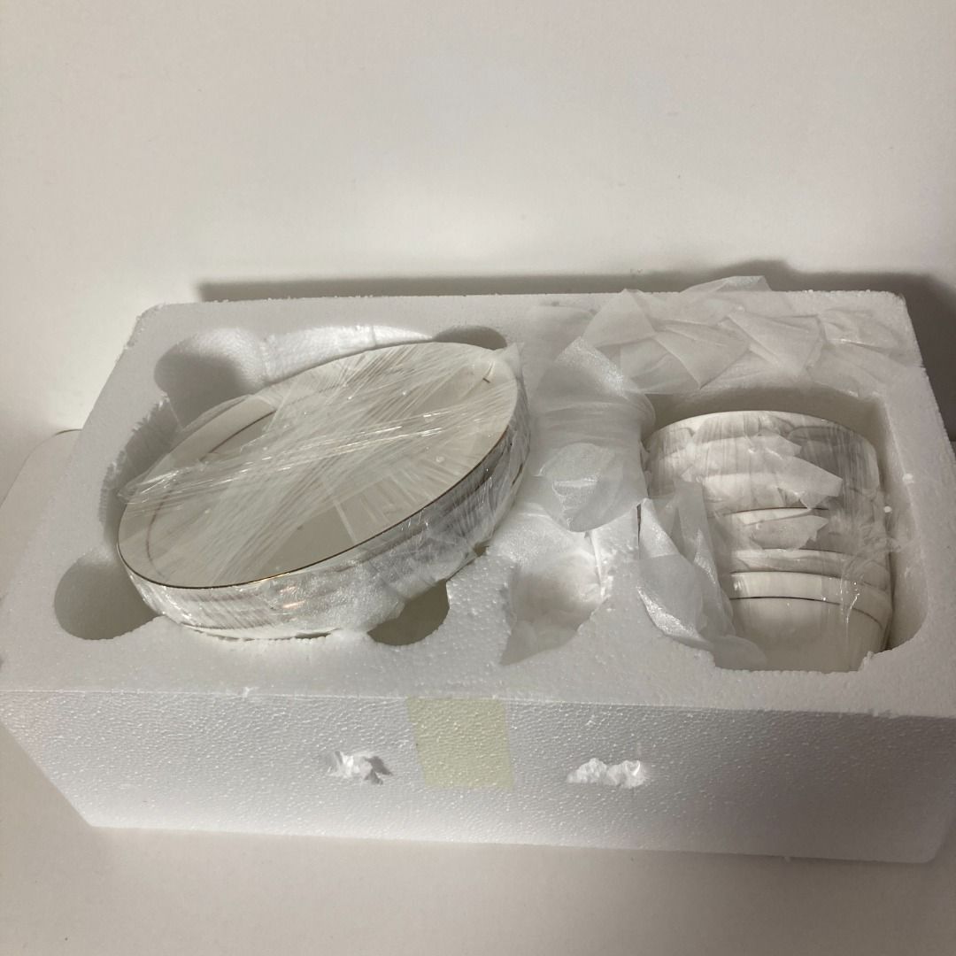Plates and bowls with gift box