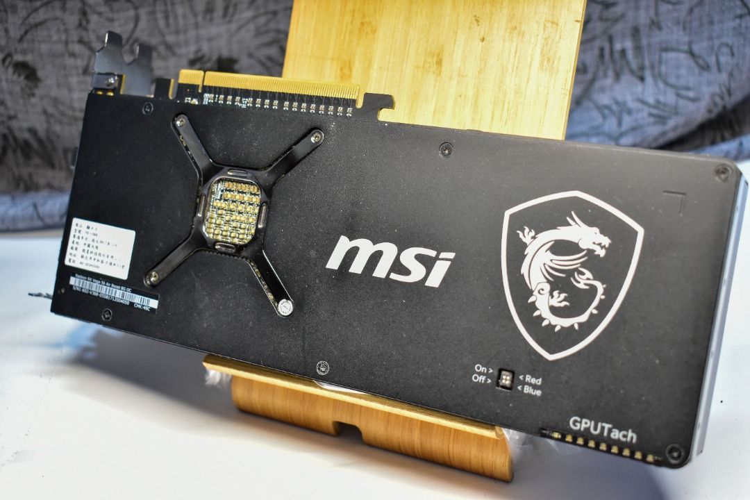 由 jimmyho47633847 (刊登 ID 1376325187，圖片 2) 提交，位於 嘉義市 (Chiayi City) 的 MSI 微星 顯示卡 AMD Vega56 8G Air Boost OC /二手良品/功能正常/同等GTX 1070 (類別：電腦周邊產品)，說明：📍商品名稱：MSI 微星 顯示卡 AMD Vega56 8GB Air Boost OC MS-V368 📍核心規格： ✔ GPU 架構：Vega 10 XL（GCN 5.0），3584 流處理器 ✔ 核心時脈：Base 1156 MHz、Boost Up 至 1471 MHz（OC 版可達約 1520 MHz） ✔ 記憶體：8 GB HBM2，頻率 800 MHz（等效 1600 MHz），2048‑bit 記憶體匯流排，頻寬約 409.6 GB/s ✔ TDP：約 210 W ✔ 建議電源供應額度：650 W 以上 ✔ 電源連接：2×8‑pin ✔ 散熱配置：單風扇鼓風式（blower），適合密閉機