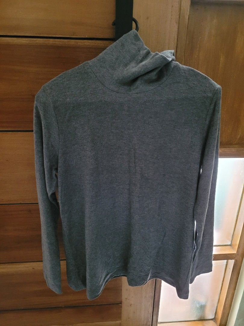 Preloved turtleneck undergarment (Category: Undergarments & Loungewear) located in Taguig. Submitted by tabern9 (Listing ID 1376276271, Image 1). Description: Preloved. Used once only. Like new. XL but ok with medium sized person..