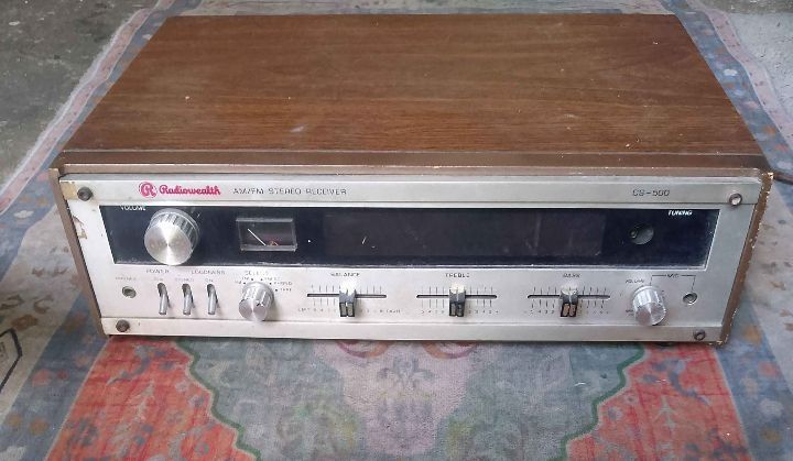 Radiowealth AM/FM Receiver (Made in Philippines) (Category: Soundbars, Speakers & Amplifiers) located in Caloocan City. Submitted by anjelgeron17541 (Listing ID 1376352366, Image 1). Description: Untested wala ko speaker pero me power Will send video na me power As you see made in Philippines, Libertad Mandaluyong Rizal Good for your Man cave and collections PM me for more details Mandaluyong area.