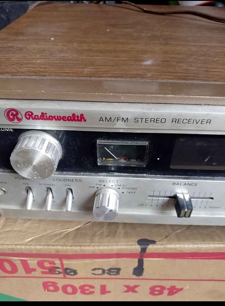 Radiowealth AM/FM Receiver (Made in Philippines) (Category: Soundbars, Speakers & Amplifiers) located in Caloocan City. Submitted by anjelgeron17541 (Listing ID 1376352366, Image 2). Description: Untested wala ko speaker pero me power Will send video na me power As you see made in Philippines, Libertad Mandaluyong Rizal Good for your Man cave and collections PM me for more details Mandaluyong area.