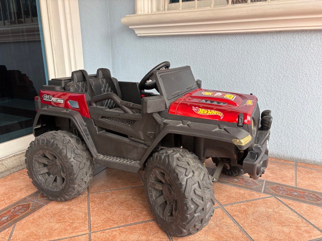 Rechargeable 4x4 Electric Kids Car (Category: Remote Control Toys) located in Mandaluyong City. Submitted by barista.essentials (Listing ID 1376239140, Image 2). Description: Rechargeable Jeep Car Good for 4-7 years old Good Condition Can fit 2 kids No Issues With remote control so parents can drive the car or supervise the child when driving. Child can also drive the car..
