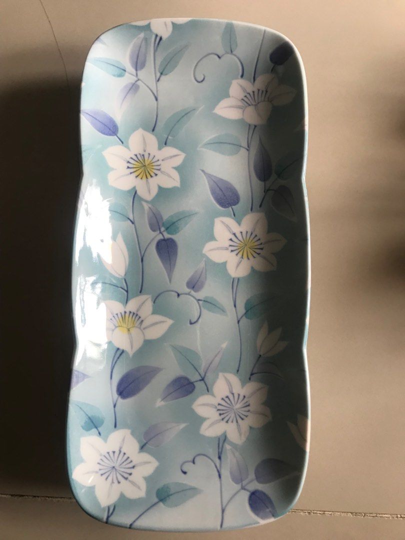 Rectangular Plate (Category: Dinnerware & Cutlery) located in Calamba. Submitted by jpfernandez (Listing ID 1376224543, Image 3). Description: For sale po, di na nmin ginagamit, gusto na namin magbawas para lumuwag na po space sa kitchen. 3 Pcs rectangular plate for fish, sushi etc… Payment: Gcash currier’s: Lalamove or LBC Shipping Fee : c/o buyer .