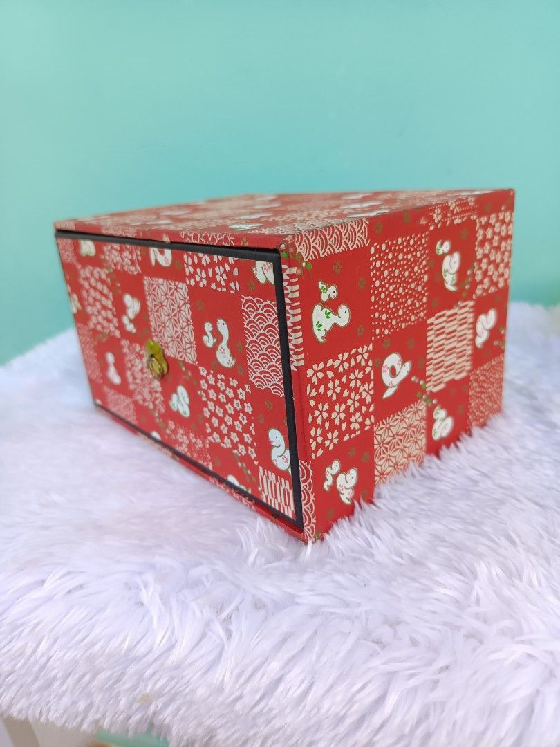 Red Hard Cardboard Box Drawer With Snake Design Patterns (Category: Storage Boxes & Baskets) located in Batangas. Submitted by buddy_and_willow (Listing ID 1376309694, Image 3). Description: .