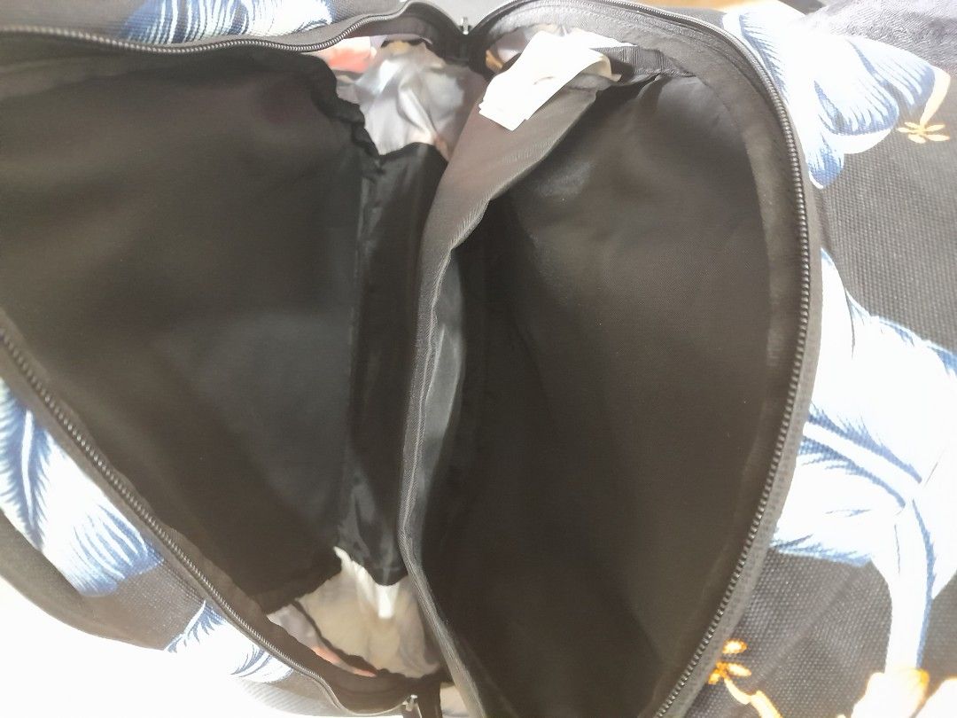 Roxy backpack (Category: Backpacks) located in Manila. Submitted by pasabuyfromkl (Listing ID 1376226156, Image 3). Description: used this like 3x only bought in malaysia around 3k plus yung ganitong design na backpack dito sa pinas selling for half the price malaki to around 15inches laptop kasya good for backpackers na mahilig magtravel last price 1.5k.