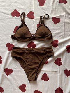(Category: ) located in . Submitted by sofiesclosetfinds (Listing ID 1376266914, Image 1). Description: .