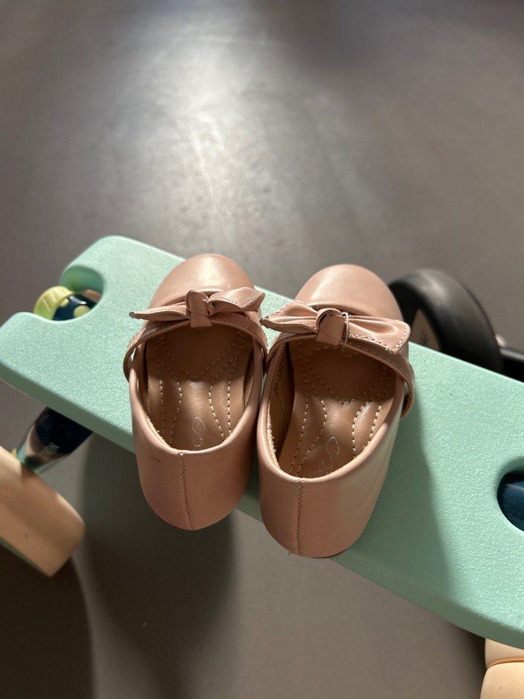 Shoes (Category: Babies & Kids Fashion) located in Singapore. Submitted by swwnlee04159 (Listing ID 1376298276, Image 2). Description: Baby girl shoe Brand Sunday Staples Size 21 Condition like new .