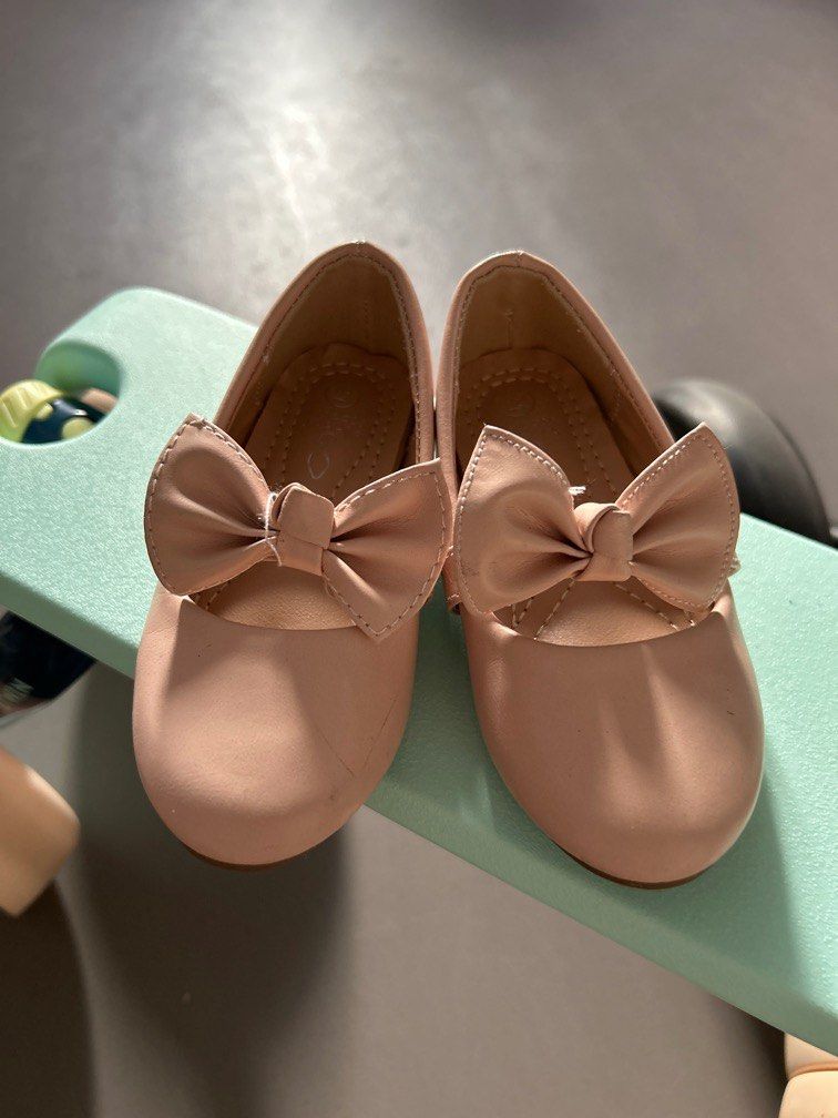 Shoes (Category: Babies & Kids Fashion) located in Singapore. Submitted by swwnlee04159 (Listing ID 1376298276, Image 1). Description: Baby girl shoe Brand Sunday Staples Size 21 Condition like new .