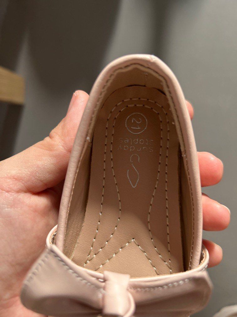 Shoes (Category: Babies & Kids Fashion) located in Singapore. Submitted by swwnlee04159 (Listing ID 1376298276, Image 3). Description: Baby girl shoe Brand Sunday Staples Size 21 Condition like new .