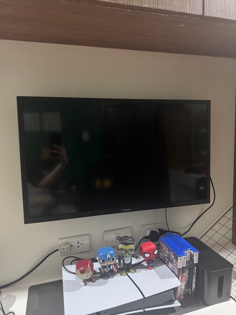Slightly Used Samsung HDTV 32" (No Box) (Category: TV) located in Manila. Submitted by tekristin (Listing ID 1376395899, Image 1). Description: Samsung HDTV 32" Inclusions: TV unit, power adapter, and tv wall mount. No box Specifications-- Display: Resolution: HD (1366 x 768) Screen Size: 32 inches Refresh Rate: Typically 60Hz Picture Engine: HyperReal HDR: Some models may support HDR (High Dynamic Range), including HDR10+ Contrast: Mega Contrast