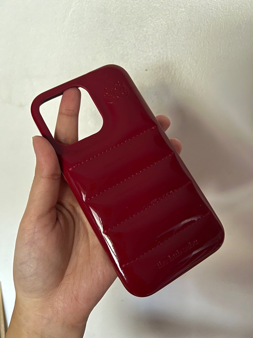 The Hub Cebu - Maroon Puffer Case (Category: Cases & Sleeves) located in Cebu City. Submitted by preluvcloth (Listing ID 1376320252, Image 3). Description: 🌻 bought from a friend 🌻 rfs: wrong case model (this is for iPhone 13 Pro) 🌻 slight flaw, see last pic, nonetheless still in very good condition.