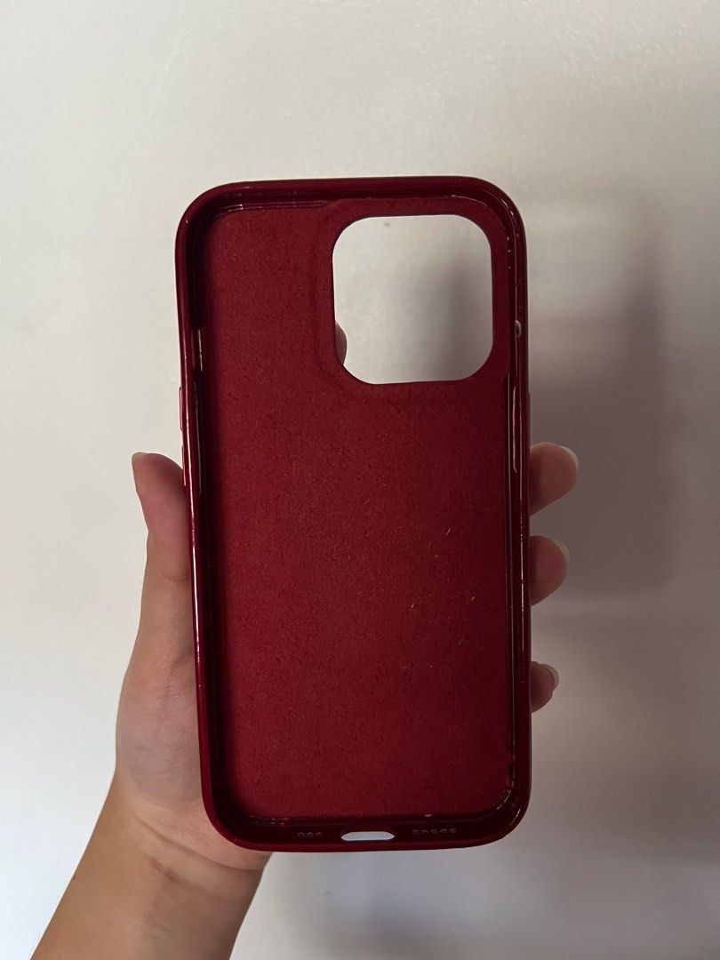 The Hub Cebu - Maroon Puffer Case (Category: Cases & Sleeves) located in Cebu City. Submitted by preluvcloth (Listing ID 1376320252, Image 2). Description: 🌻 bought from a friend 🌻 rfs: wrong case model (this is for iPhone 13 Pro) 🌻 slight flaw, see last pic, nonetheless still in very good condition.
