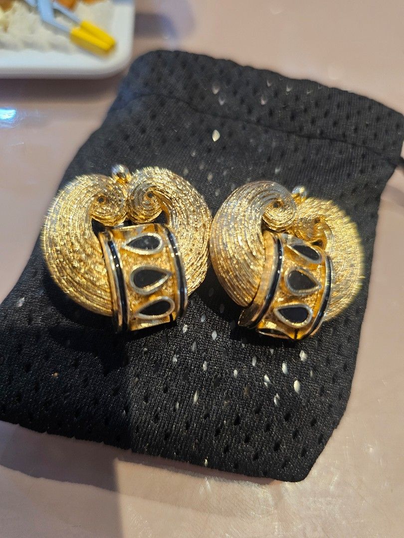 True Vintage Orena Paris and Bijoux dangling earrings (Category: Earrings) located in Singapore. Submitted by myautumnsales (Listing ID 1376263615, Image 1). Description: Orena Paris Clip on- $35 Black dangling Bijoux - $18.