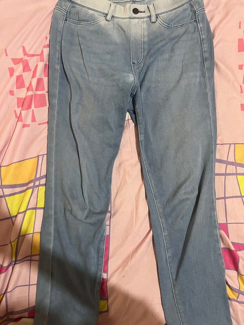 uniqlo jeggings (Category: Jeans) located in Guinobatan. Submitted by declutteritems_ (Listing ID 1376322141, Image 1). Description: fits 27 inches waistline.