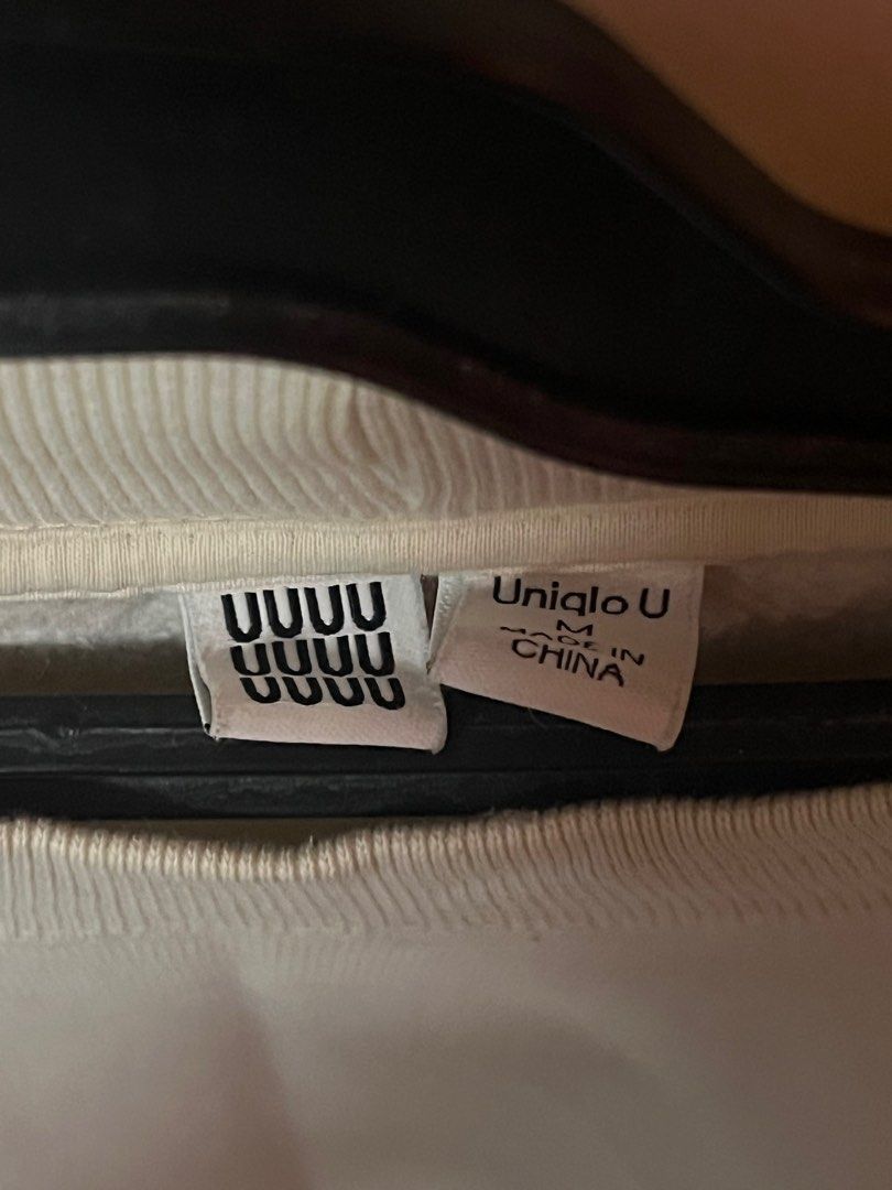Uniqlo Off White Crew Neck Sweatshirt (Category: Coats, Jackets and Outerwear) located in Quezon City. Submitted by ndpoppi (Listing ID 1376280344, Image 2). Description: m on tag l 21 x w 19.5 brand: uniqlo loc: san rafael, bulacan mod: j&t, lalamove mop: gcash, bdo payment first before shipping.