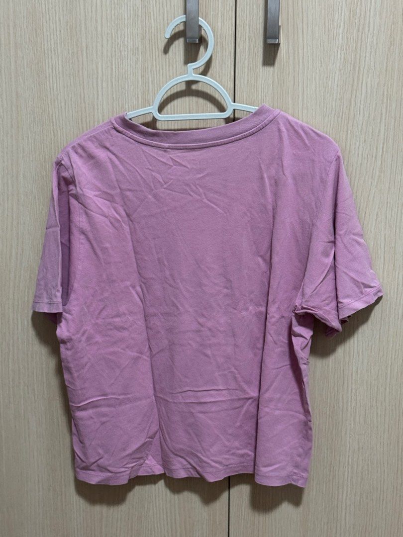 Uniqlo Peanuts Snoopy T-Shirt (Category: Shirts) located in Pasig City. Submitted by faszyy (Listing ID 1376385574, Image 2). Description: Size: S.