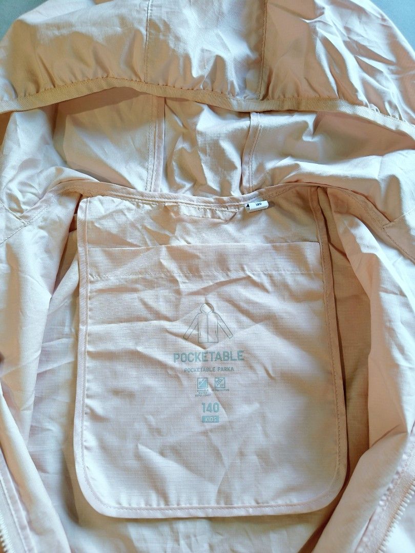 Uniqlo Pocketable Parka Kids (Category: Babies & Kids Fashion) located in Singapore. Submitted by foret_element (Listing ID 1376239585, Image 2). Description: Brand: Uniqlo Size: 140 Color: Pink ✅Quality waters repellent ✅UV Protection.