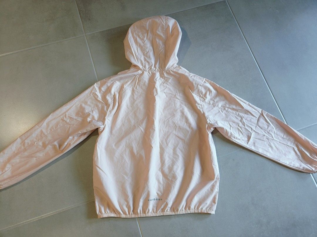 Uniqlo Pocketable Parka Kids (Category: Babies & Kids Fashion) located in Singapore. Submitted by foret_element (Listing ID 1376239585, Image 3). Description: Brand: Uniqlo Size: 140 Color: Pink ✅Quality waters repellent ✅UV Protection.