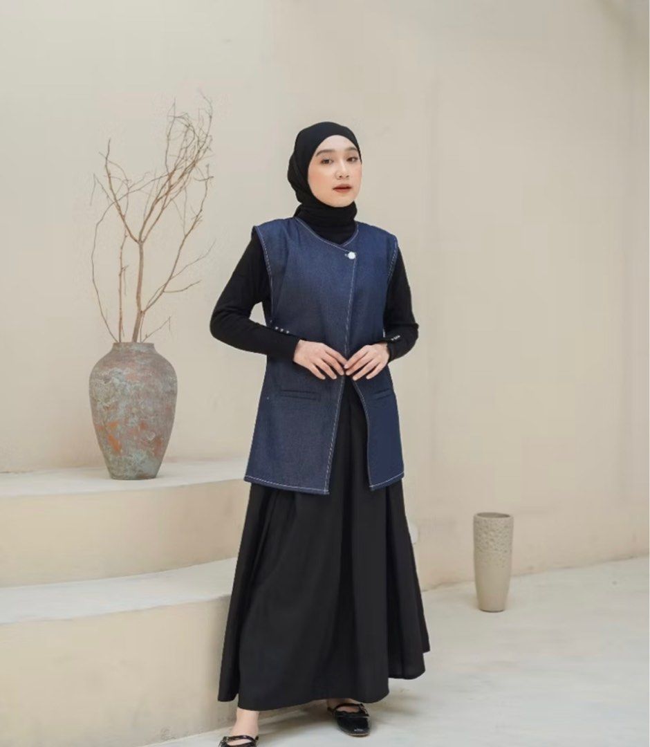 Vest rompi denim Kin outfit, Fesyen Wanita, Pakaian Wanita, Atasan di ...
