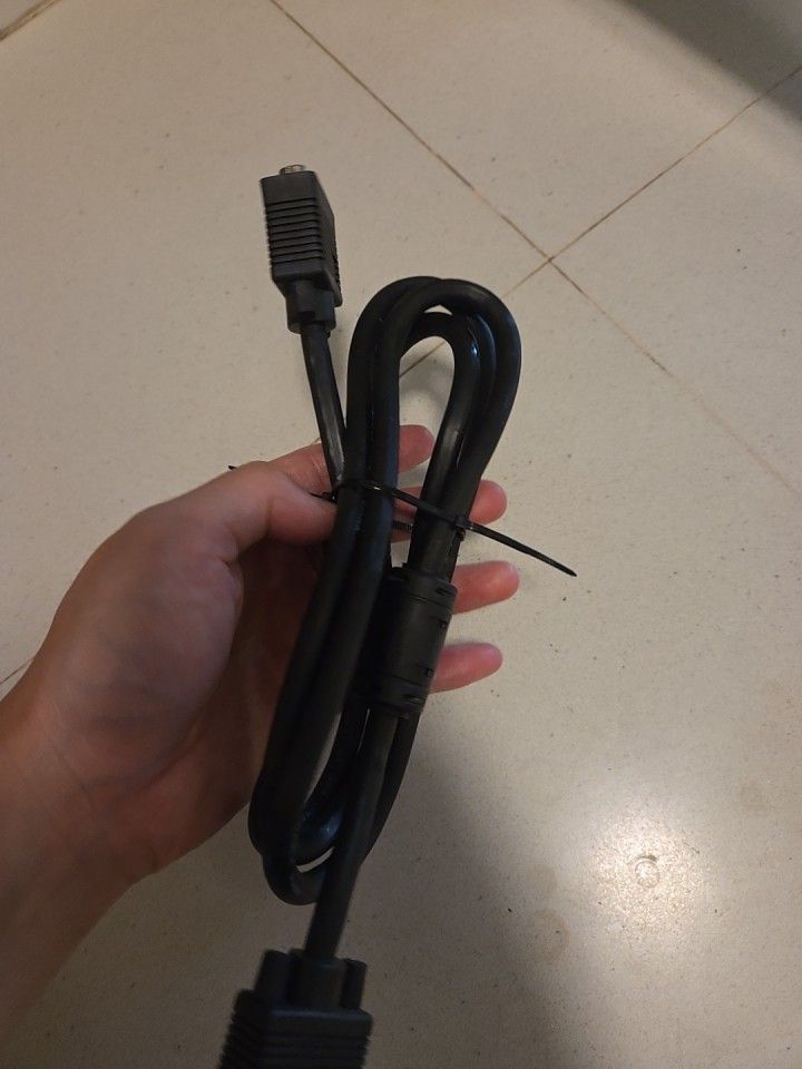 VGA Computer Monitor Cable (Category: Cables & Adaptors) located in Singapore. Submitted by sg_discount_racegear (Listing ID 1376222029, Image 1). Description: Selling a black, good condition VGA cable. Compatible with most monitors and computers. Ready for use. Ask if you have questions..