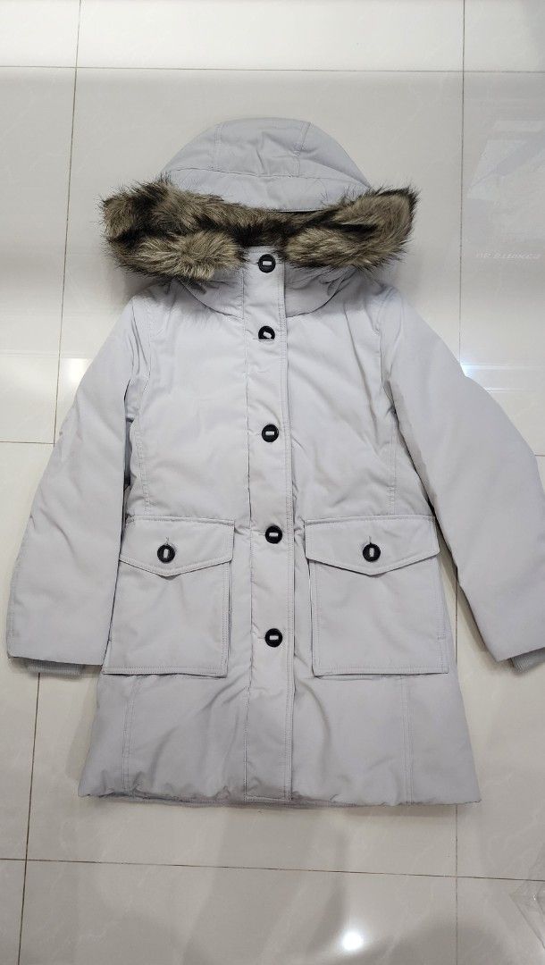 Winter Down Jacket (Category: Coats, Jackets and Outerwear) located in Singapore. Submitted by coco_paris (Listing ID 1376376256, Image 2). Description: Men & Women Uniqlo Down Winter Jacket. Both in size S. Worn once or twice during winter holidays. It really can keep one warm in sub-degree to -5. Did professional dry cleaning & well-kept. Price listed is for 2 pieces (men & women).