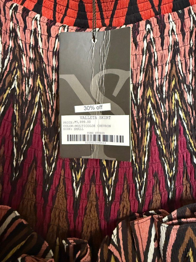 Yong Studio Valleta Chevron Skirt (Category: Skirts) located in Manila. Submitted by polin8 (Listing ID 1376234107, Image 3). Description: Brand New Skirt – Never Worn Got this on sale but realized the style isn’t for me. Still with tags and paperbag. No WW photo 🖤 Size: Small 🖤 Color: Multicolor chevron 🖤 Brand: Yong Studio 📍 Shipping options: lalamove/grab c/o buyer 💳 Payment options: bank transfer (BPI, BDO), Gcash, Paymaya .