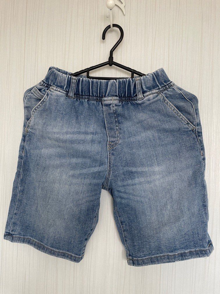 Zara Denim Shorts (Category: Babies & Kids Fashion) located in Singapore. Submitted by kangaroo_mummy (Listing ID 1376259291, Image 1). Description: .