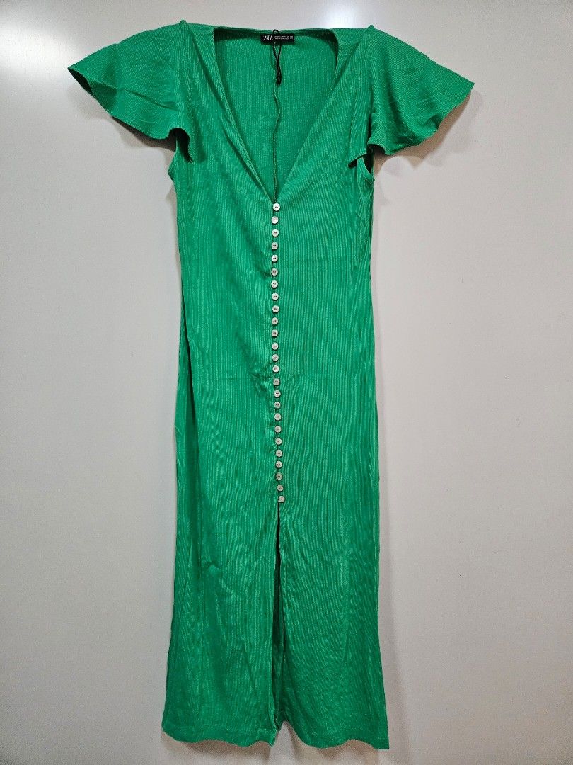 ZARA green ribbed long dress (Category: Dresses) located in Pasig City. Submitted by authph (Listing ID 1376299708, Image 3). Description: MEDIUM true to size sf c/o buyer delivery : j&t / lalamove / grab mop : gcash / bpi / unionbank / maya strictly no cod.