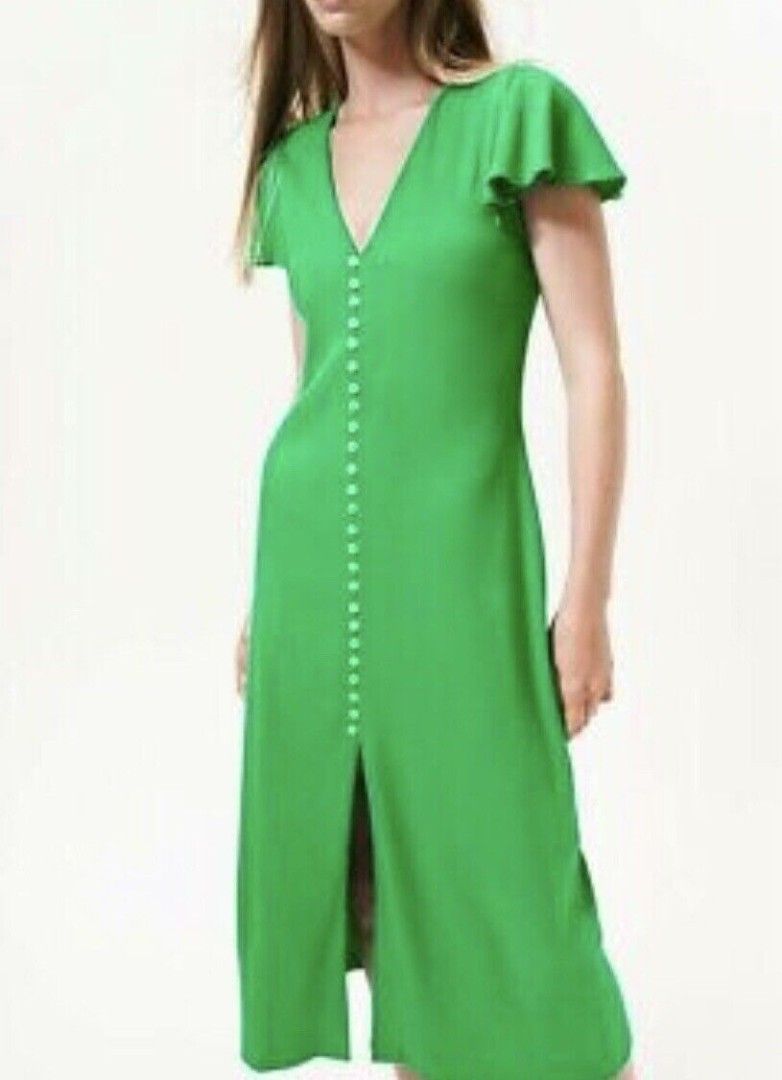 ZARA green ribbed long dress (Category: Dresses) located in Pasig City. Submitted by authph (Listing ID 1376299708, Image 2). Description: MEDIUM true to size sf c/o buyer delivery : j&t / lalamove / grab mop : gcash / bpi / unionbank / maya strictly no cod.