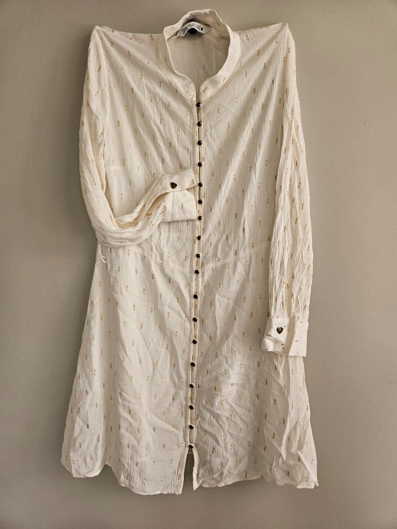 ZARA metallic thread white dress (Category: Dresses) located in Pasig City. Submitted by authph (Listing ID 1376249276, Image 3). Description: no belt SMALL on tag but can fit medium body frame sf c/o buyer delivery : j&t / lalamove / grab mop : gcash / bpi / unionbank / maya strictly no cod.