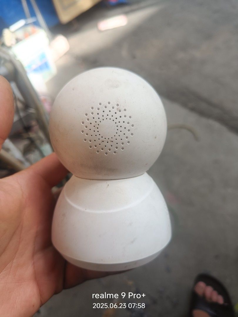 由 t09087892194238 (刊登 ID 1376421891，圖片 3) 提交，位於 高雄市 (Kaohsiung) 的 網路攝影機插電有英文提示音含電源。不知怎麼用 (類別：攝影機)，說明：。