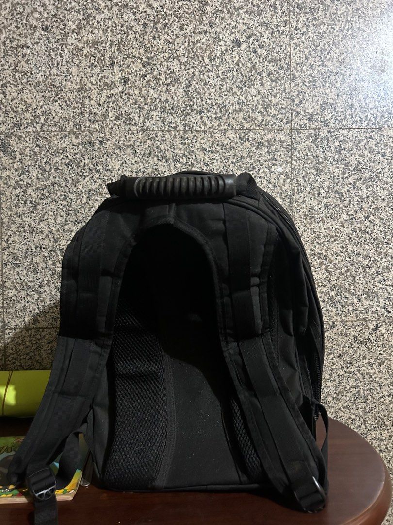 由 uulying14947 (刊登 ID 1376458159，圖片 2) 提交，位於 台北市 (Taipei) 的 太空包 (類別：寵物及其他)，說明：第三張圖有微生鏽 因為太久沒用 便宜出。