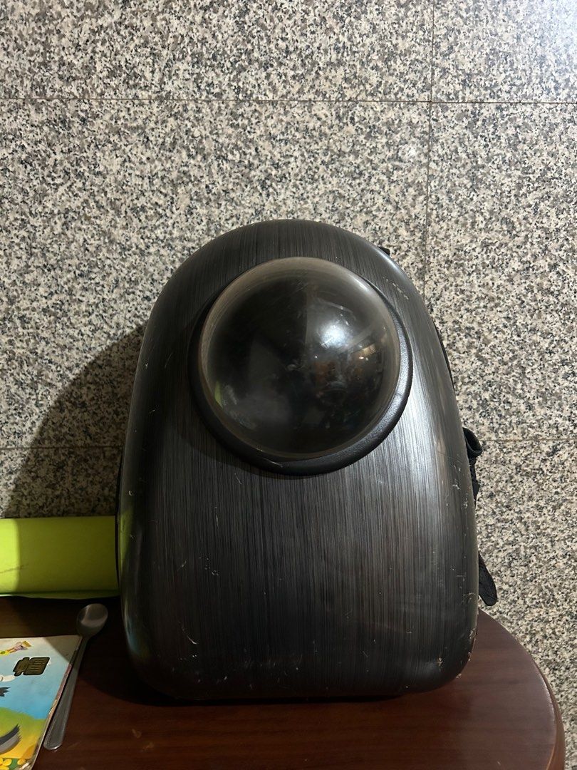 由 uulying14947 (刊登 ID 1376458159，圖片 1) 提交，位於 台北市 (Taipei) 的 太空包 (類別：寵物及其他)，說明：第三張圖有微生鏽 因為太久沒用 便宜出。