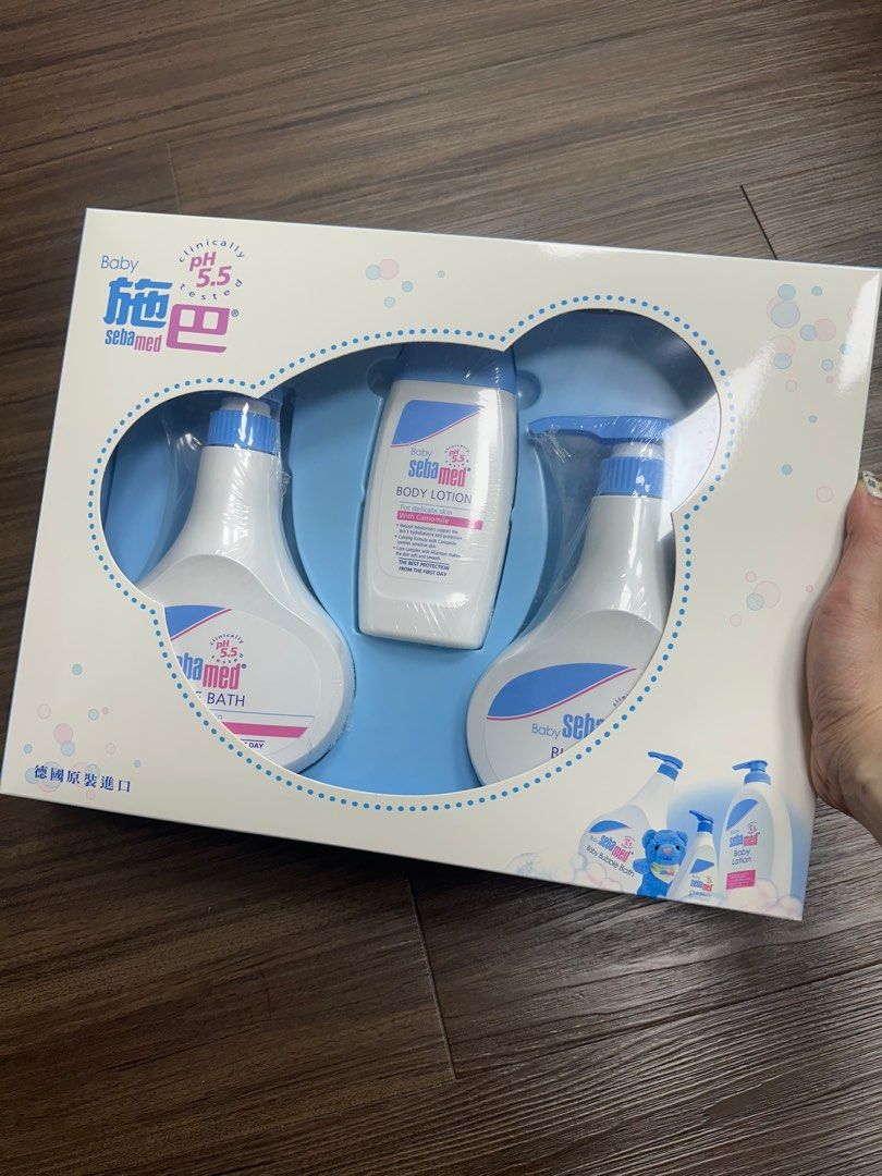 由 anan2214 (刊登 ID 1376611113，圖片 1) 提交，位於 台中市 (Taichung) 的 施巴嬰兒沐浴禮盒 沐浴乳 乳液 (類別：清潔用品)，說明：泡泡露500ml2罐 嬰兒乳液200ml 全家寄出運40。