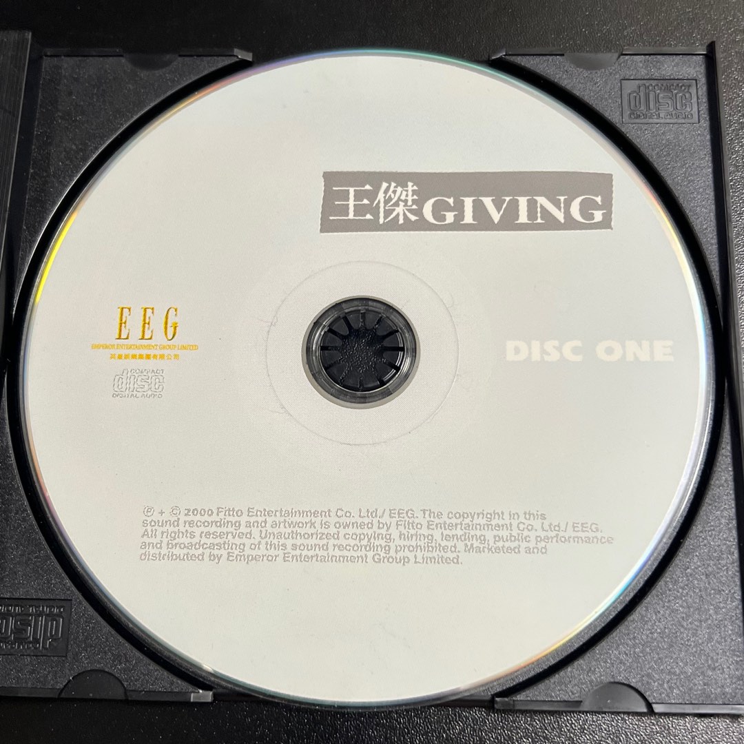 王傑 GIVING 新歌+精選 港版雙CD 裸片 碟有刮 播放正常, 書籍、休閒與玩具, 樂器、音樂相關, CD、DVD在旋轉拍賣