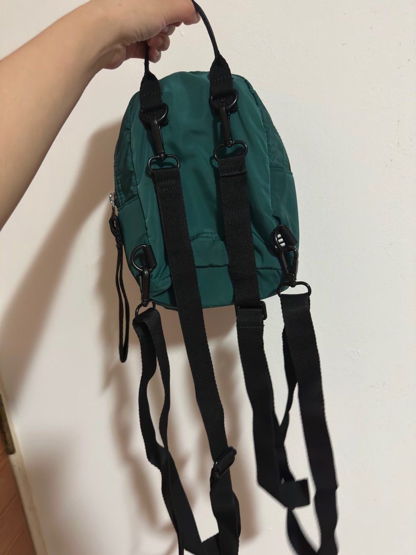 Adidas backpack (Category: Backpacks) located in Singapore. Submitted by xxvan (Listing ID 1376580607, Image 2). Description: .