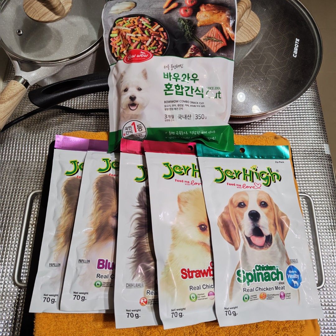 All for $27 fixed. Bowwow Combo Snack Cut 350g (1 pack) and Jerhigh dog treat meat stick 70g (5 packs) (Category: Pet Food) located in Singapore. Submitted by postalcode531008 (Listing ID 1376618264, Image 1). Description: My senior dog passed away, hence letting them go. Bowwow Combo Snack Cut 350g - 1 pack. Expiry: 2026.06.11 Jerhigh dog treat meat stick 70g - 5 packs Chicken Spinach - Expiry: 2026.03.14 Chicken Strawberry - Expiry: 2026.03.19 