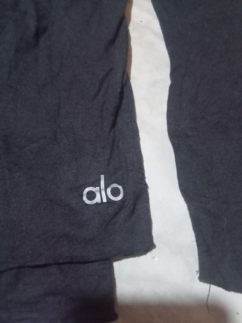 Alo hooded jacket (Category: Activewear) located in Sagay. Submitted by kennie_3377 (Listing ID 1376500500, Image 3). Description: in good condition.