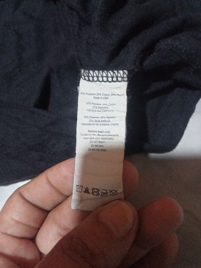 Alo hooded jacket (Category: Activewear) located in Sagay. Submitted by kennie_3377 (Listing ID 1376500500, Image 2). Description: in good condition.