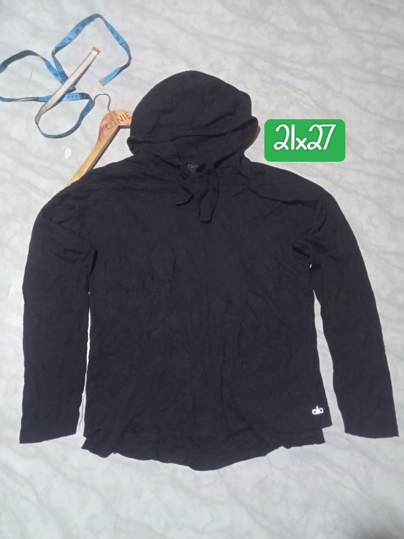 Alo hooded jacket (Category: Activewear) located in Sagay. Submitted by kennie_3377 (Listing ID 1376500500, Image 1). Description: in good condition.