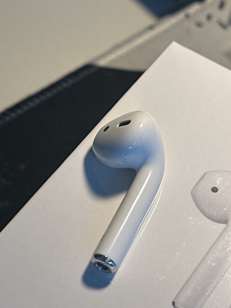 Apple Airpods 2nd Gen (Right side only)628630622058271110