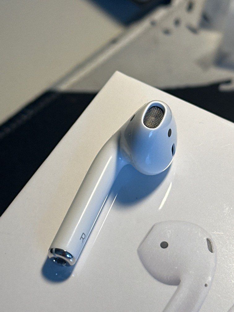 Apple Airpods 2nd Gen (Right side only)62863062205827111