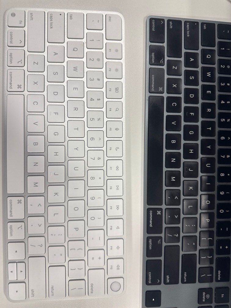 Apple Keyboard White (Category: Computer Keyboard) located in Singapore. Submitted by jjyeo325 (Listing ID 1376430755, Image 1). Description: Good as new. It does not come with the cable and accounted in the price..