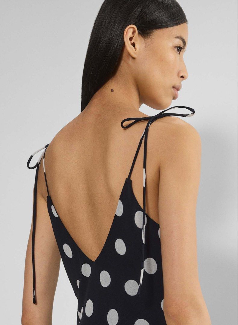 Aritzia Wilfred Priscilla Dress (Category: Dresses) located in San Juan City. Submitted by shop.girlypop (Listing ID 1376601624, Image 3). Description: Brand new, authentic, preorder Retails for $128 May come with damaged wash tags Sizes: Small.