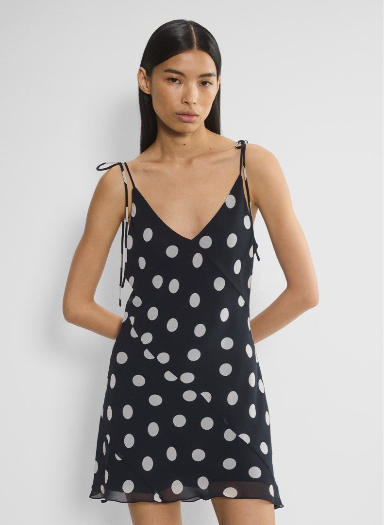 Aritzia Wilfred Priscilla Dress (Category: Dresses) located in San Juan City. Submitted by shop.girlypop (Listing ID 1376601624, Image 1). Description: Brand new, authentic, preorder Retails for $128 May come with damaged wash tags Sizes: Small.